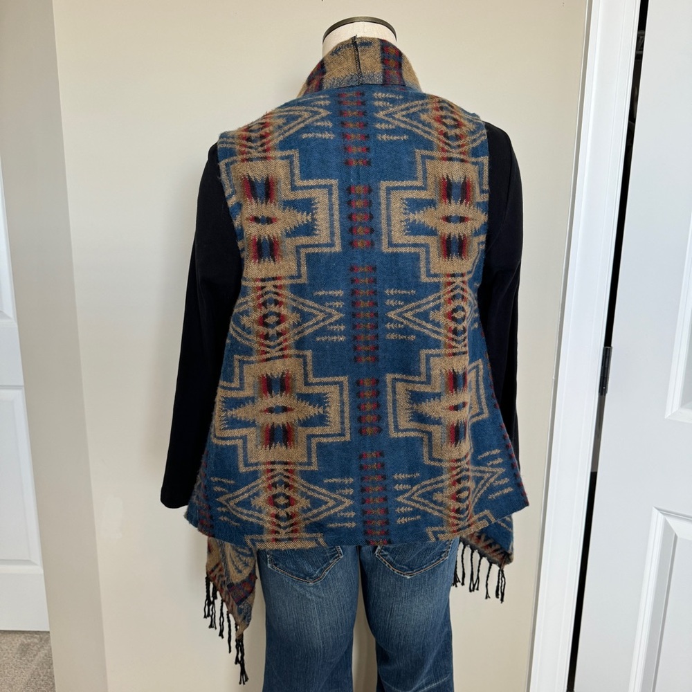 Vest with Fringe - Picture 4 of 8